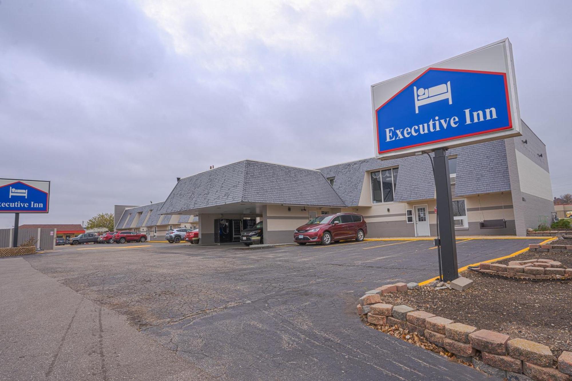 Executive Inn By Belvilla Owatonna Hwy 35 Bagian luar foto